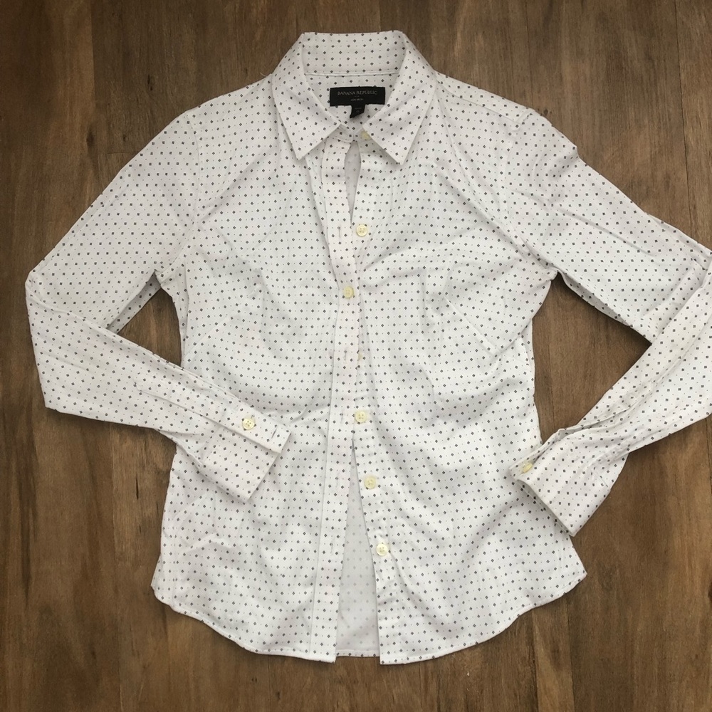 BANANA REPUBLIC | White Button Down Top